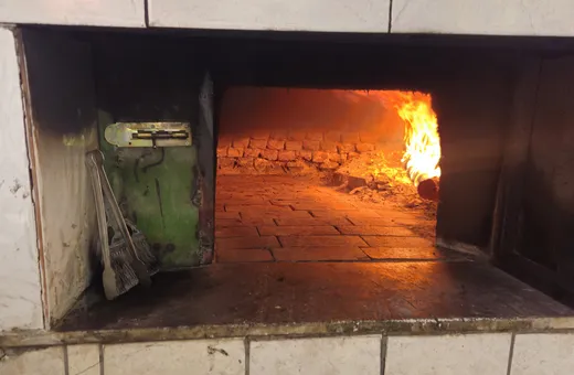 Taş fırında yanan ateş